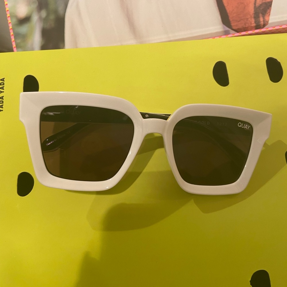 NWOT Quay sunglasses